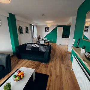 2br Mountain View Centre Apartment